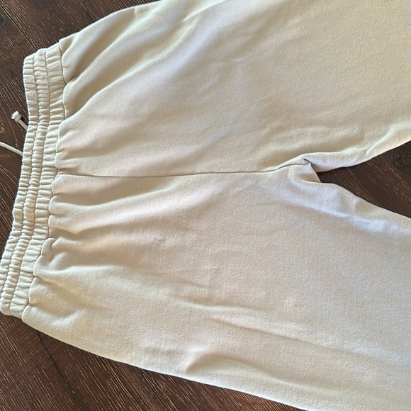 Oak & Fort Sweats - Picture 2 of 3